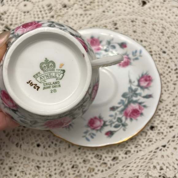 Aynsley Corset Shape Pink Roses - Picture 3 of 6